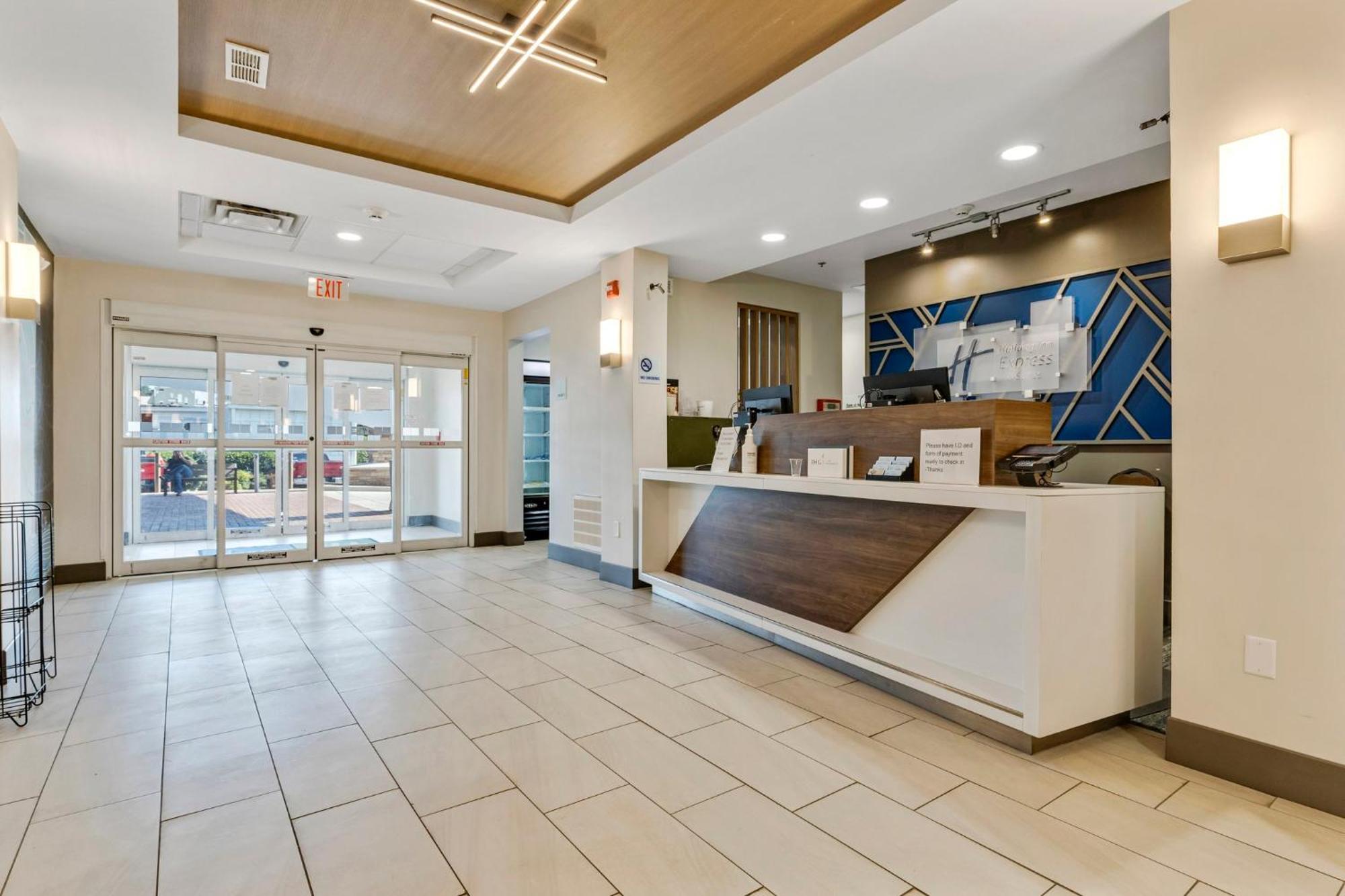 Holiday Inn Express Hotel & Suites Starkville, An Ihg Hotel Екстериор снимка