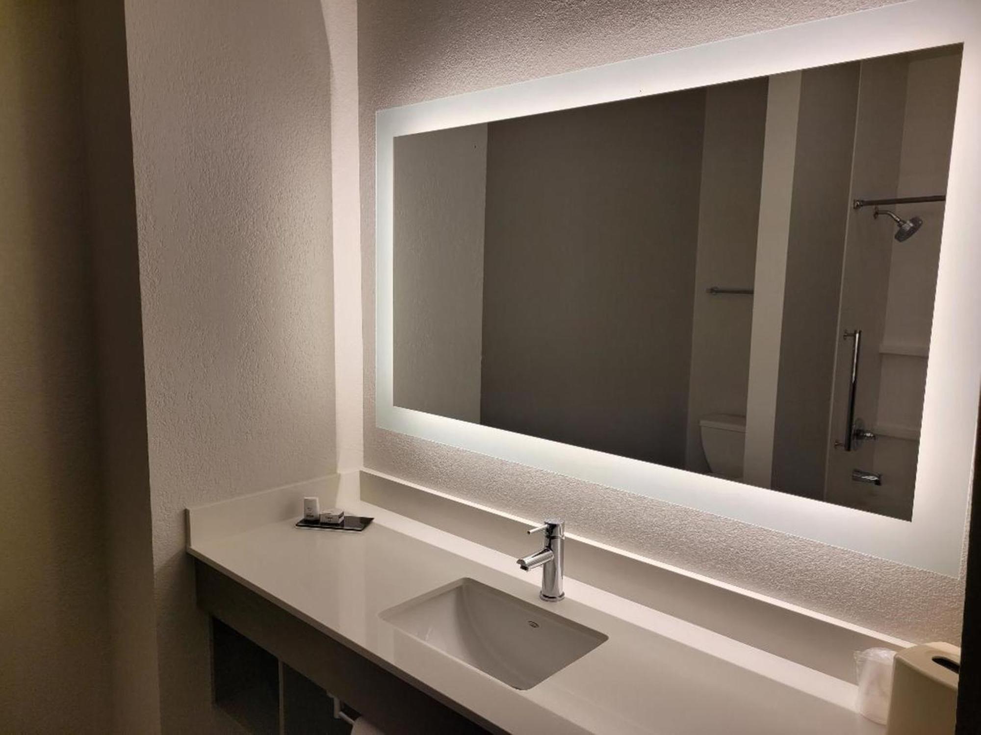 Holiday Inn Express Hotel & Suites Starkville, An Ihg Hotel Екстериор снимка