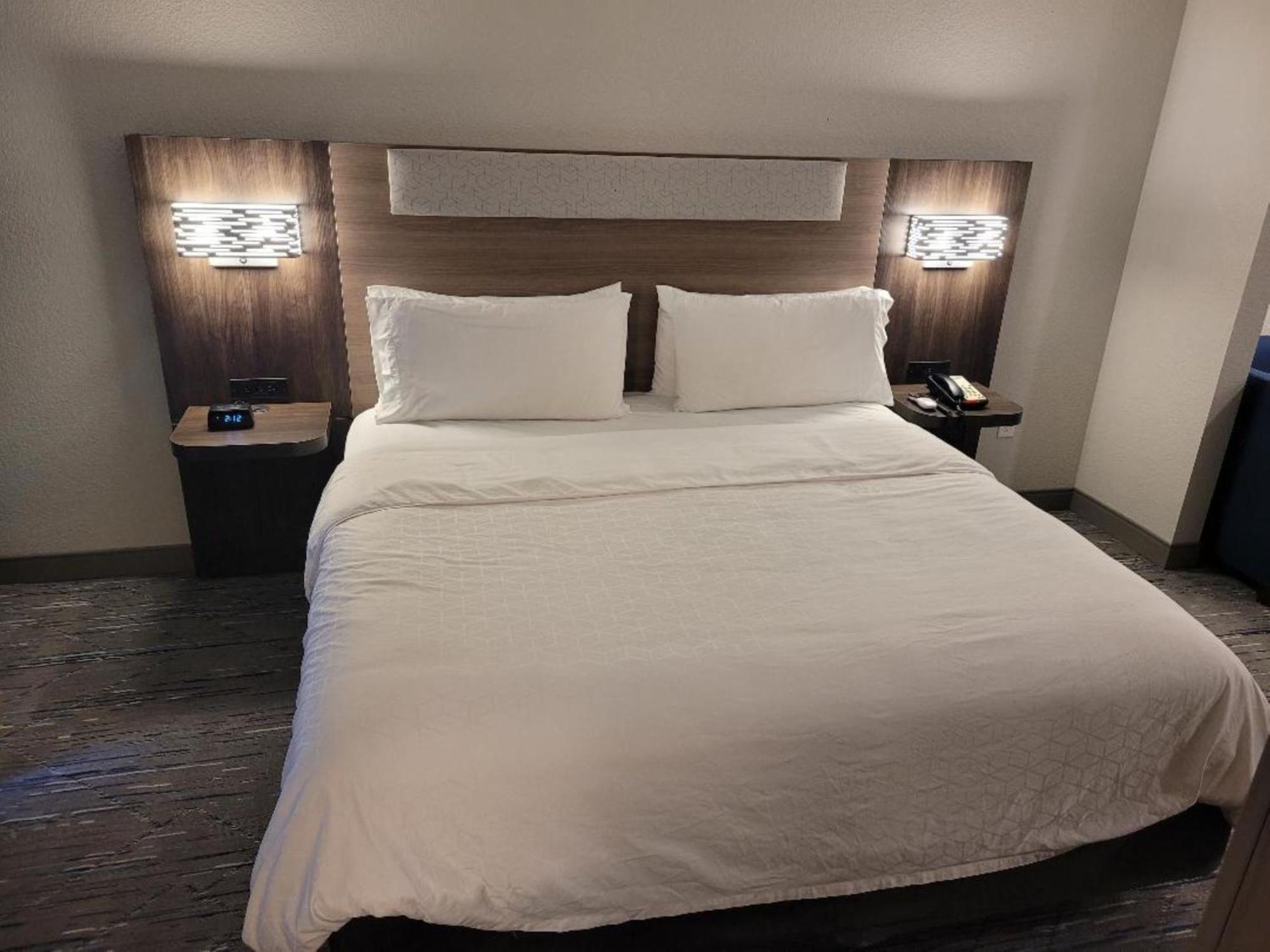 Holiday Inn Express Hotel & Suites Starkville, An Ihg Hotel Екстериор снимка