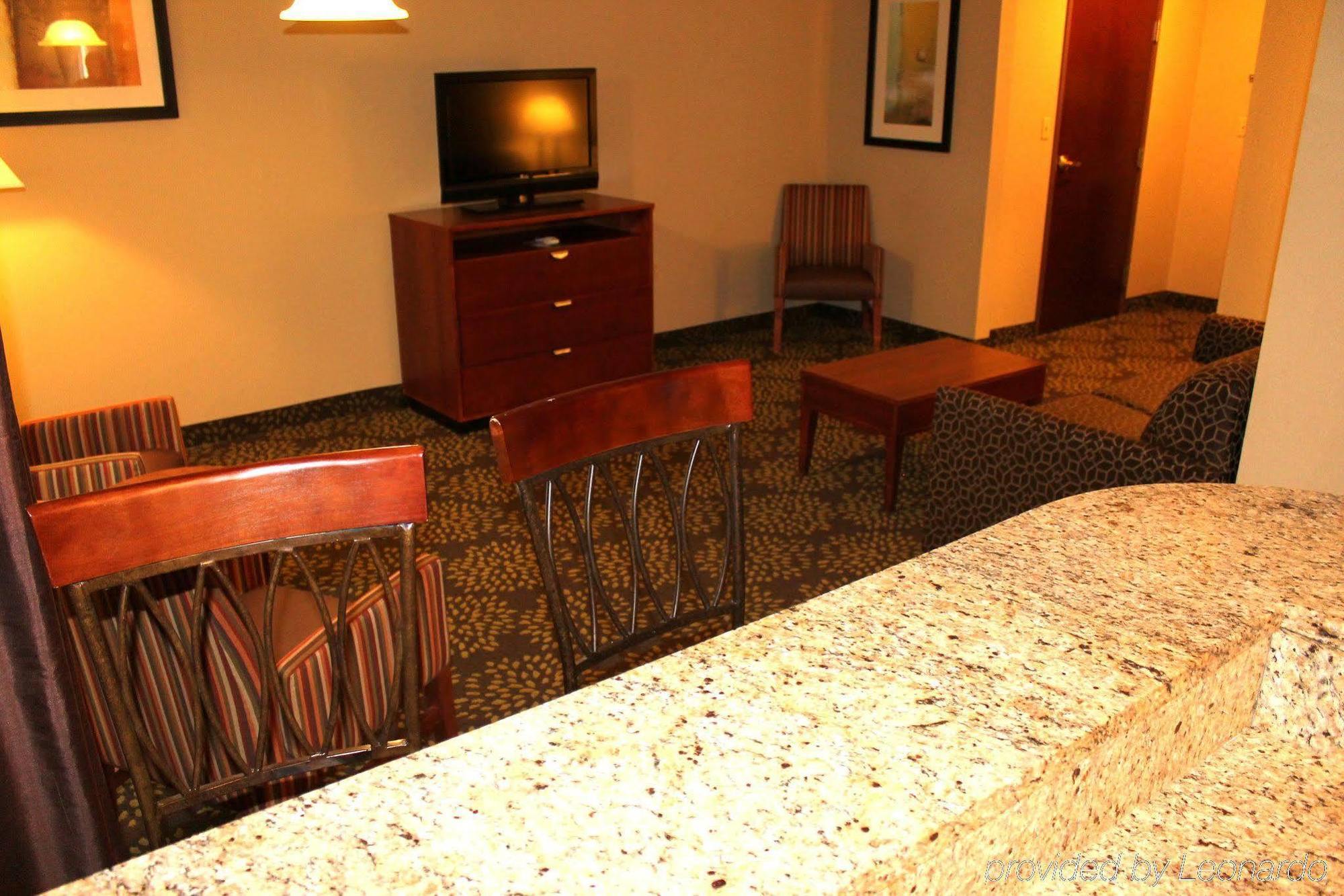 Holiday Inn Express Hotel & Suites Starkville, An Ihg Hotel Екстериор снимка
