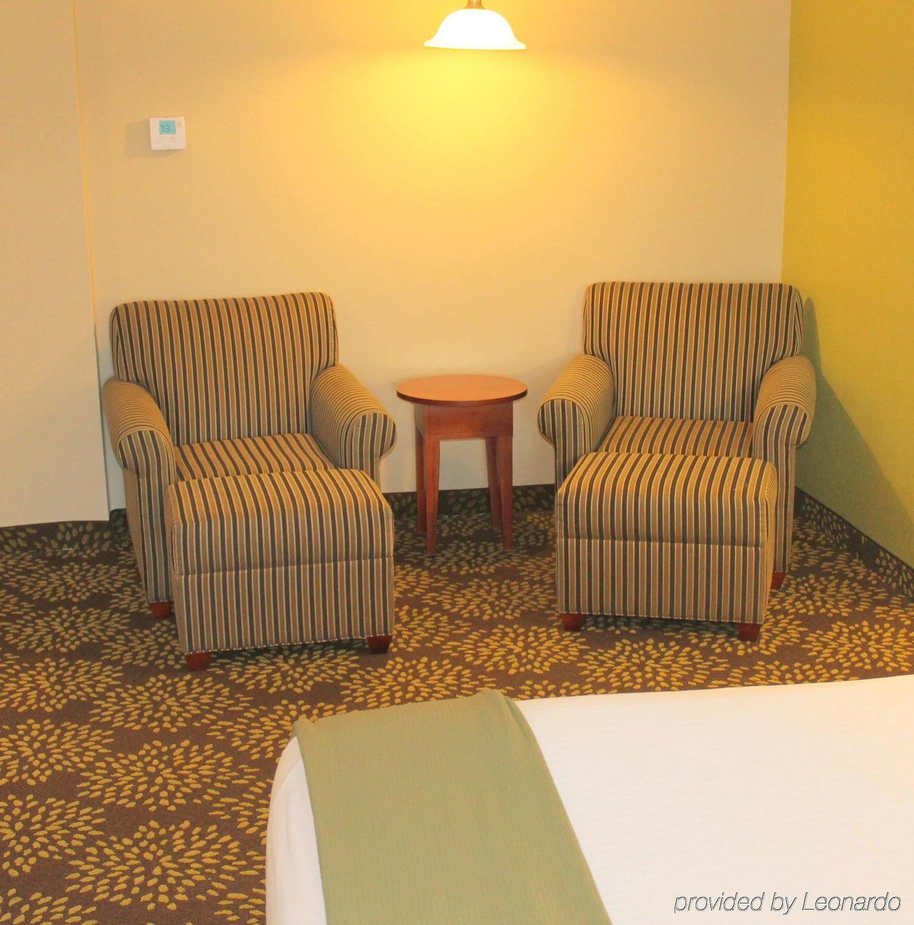 Holiday Inn Express Hotel & Suites Starkville, An Ihg Hotel Екстериор снимка